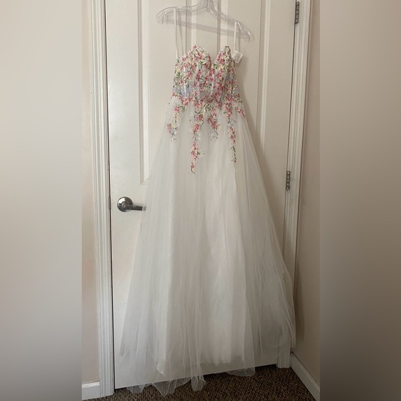 Sweetheart Detached Puff Sleeve Floral Embroidery A-Line Dress